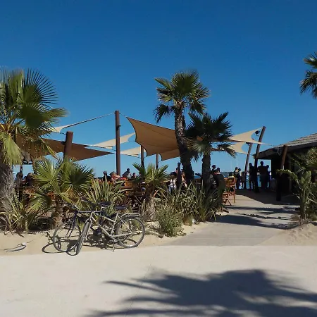 Port Grimaud Place Marche * Grimaud