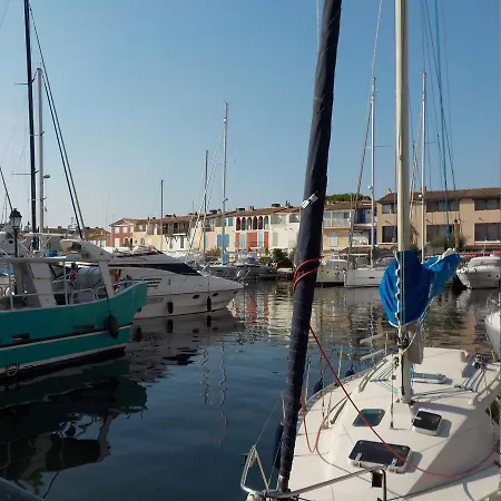 Port Grimaud Place Marche * Grimaud