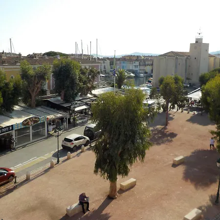 Port Grimaud Place Marche Grimaud
